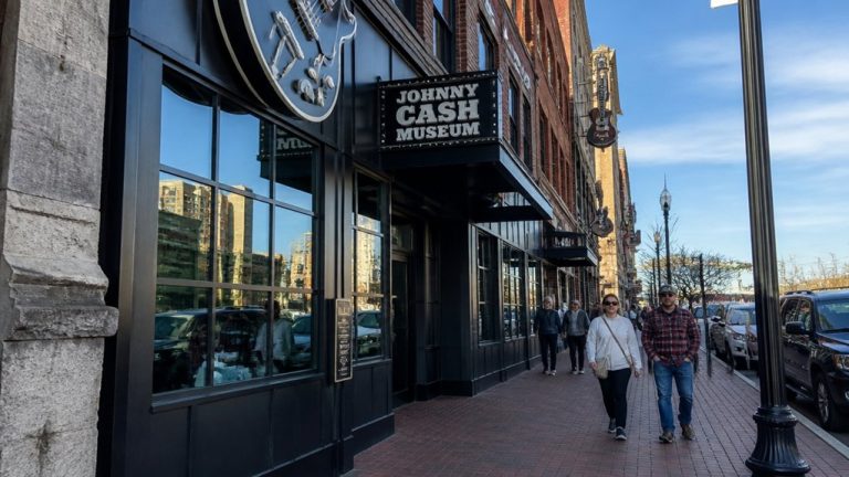 explore johnny cash history nashville